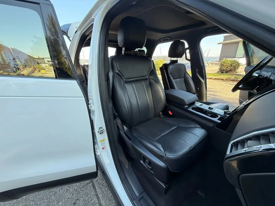 2018 Land Rover Discovery 5th Gen - Image 14 of 20