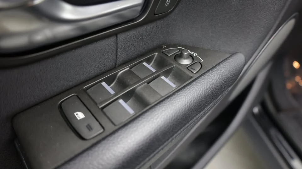 2018 Land Rover Range Rover Evoque 1st Gen - Image 11 of 20