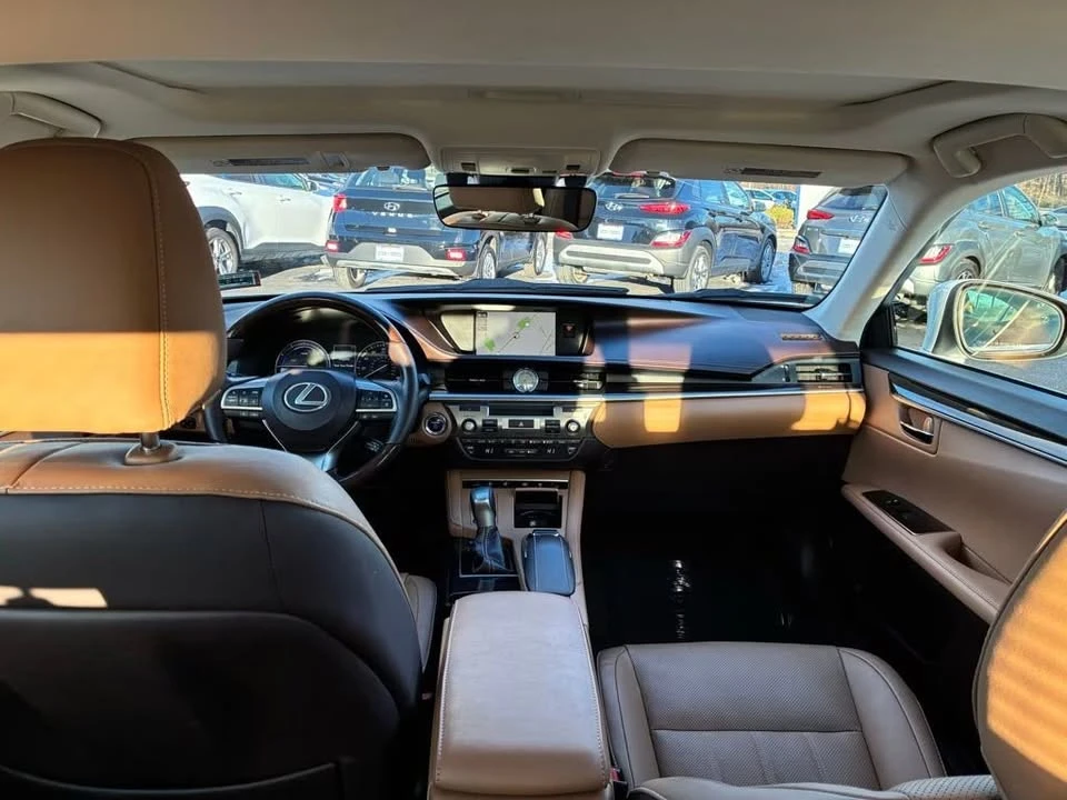 2018 Lexus ES 6th Gen - Image 11 of 20