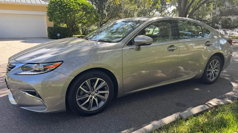 2018 Lexus ES 6th Gen - Image 2 of 17