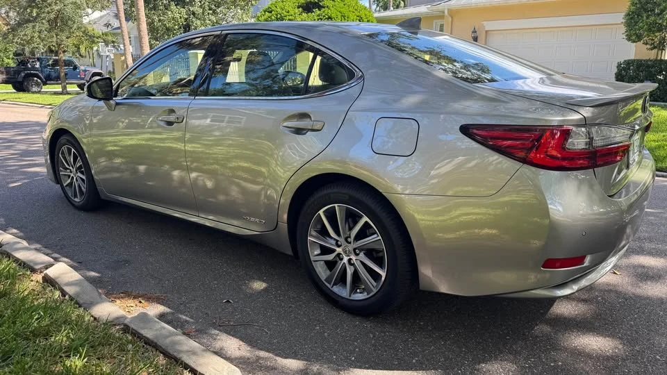 2018 Lexus ES 6th Gen - Image 3 of 17