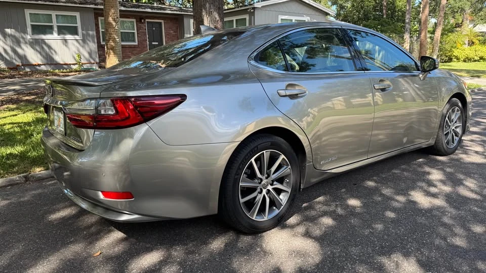 2018 Lexus ES 6th Gen - Image 8 of 17