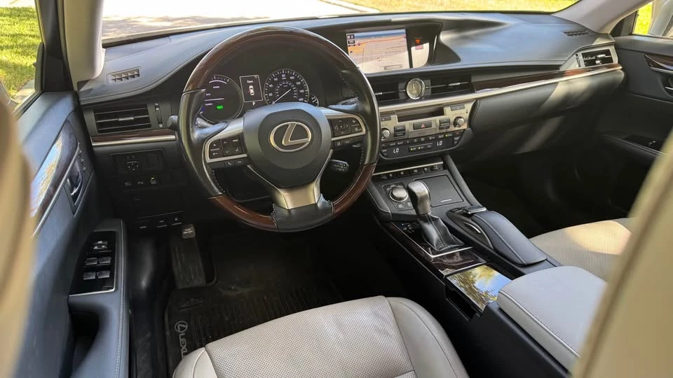 2018 Lexus ES 6th Gen - Image 11 of 17