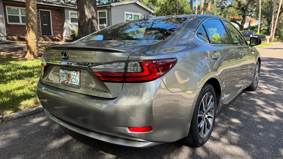 2018 Lexus ES 6th Gen - Image 9 of 17