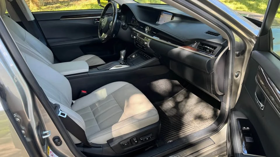 2018 Lexus ES 6th Gen - Image 14 of 17