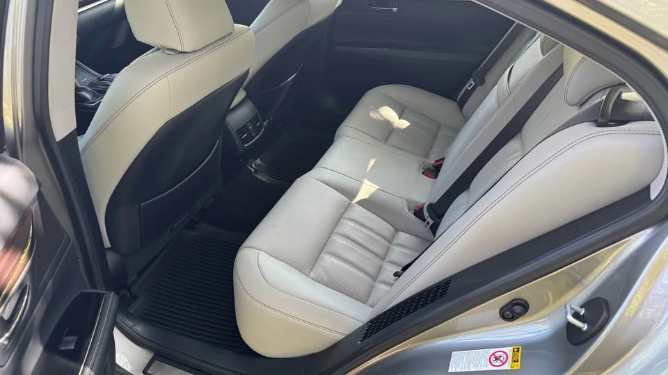 2018 Lexus ES 6th Gen - Image 15 of 17