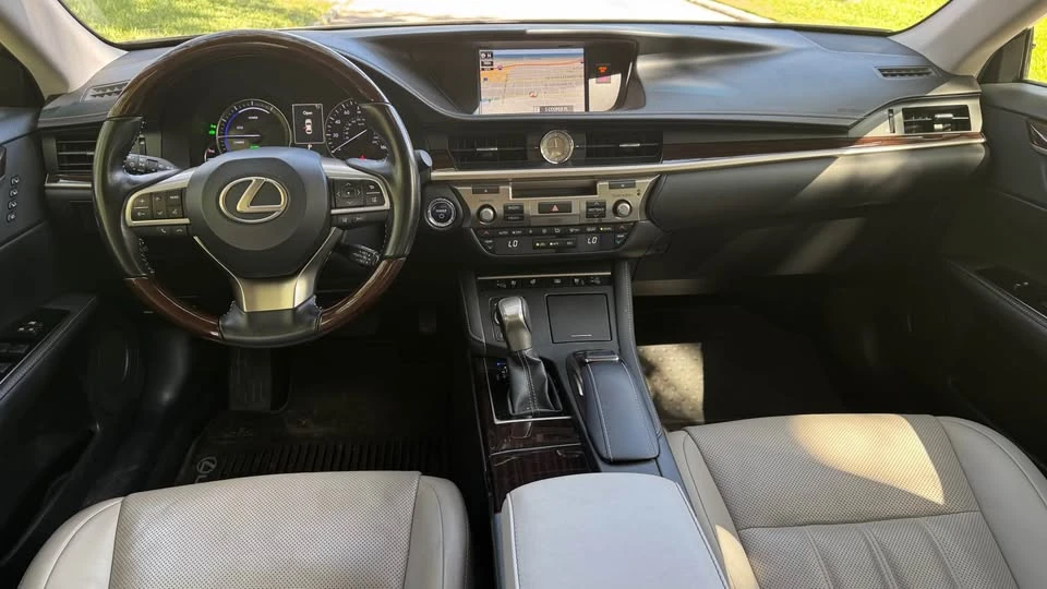 2018 Lexus ES 6th Gen - Image 12 of 17