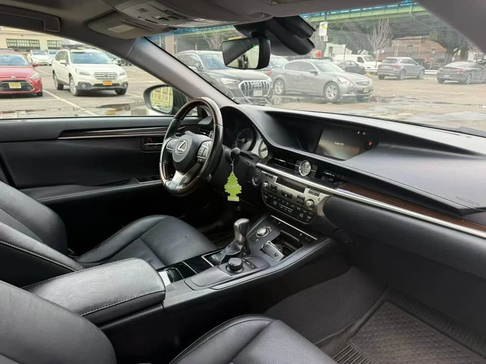 2018 Lexus ES 6th Gen - Image 8 of 9