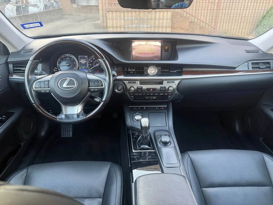 2018 Lexus ES 6th Gen - Image 10 of 15