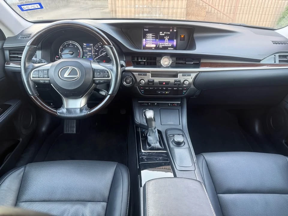2018 Lexus ES 6th Gen - Image 11 of 15