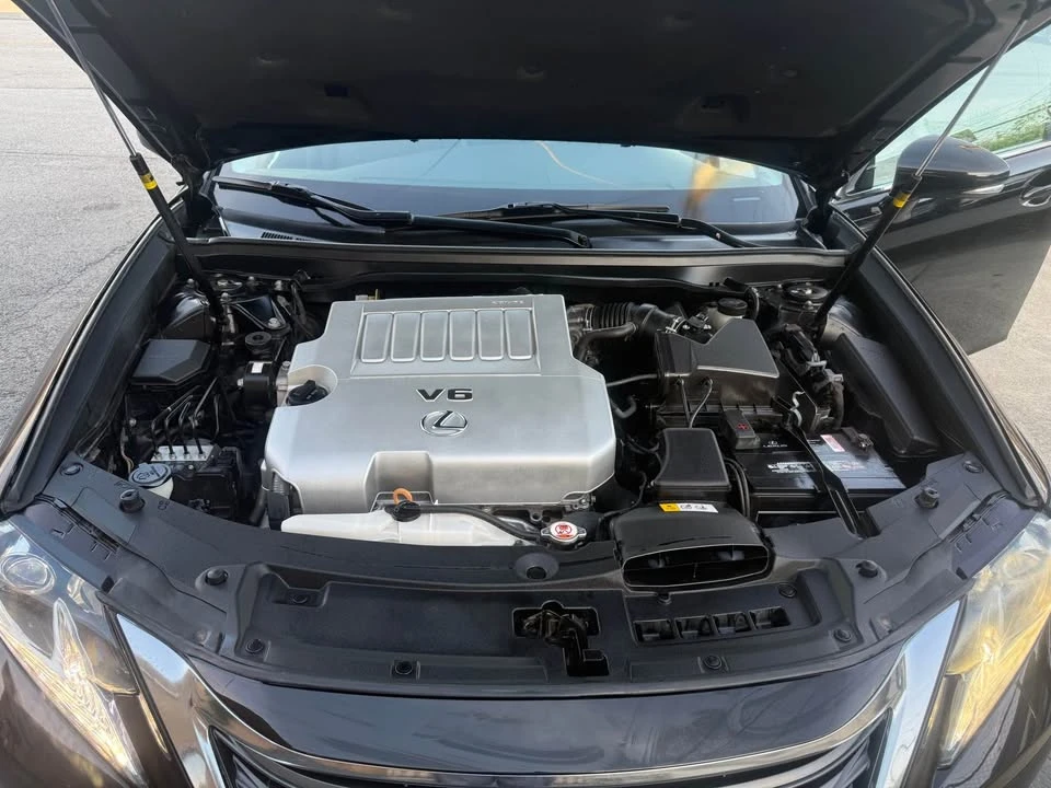 2018 Lexus ES 6th Gen - Image 9 of 15