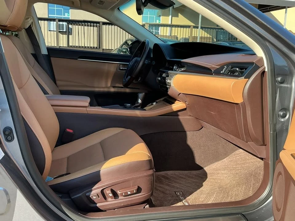 2018 Lexus ES 6th Gen - Image 19 of 20