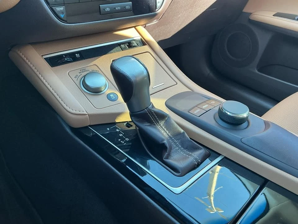 2018 Lexus ES 6th Gen - Image 14 of 20