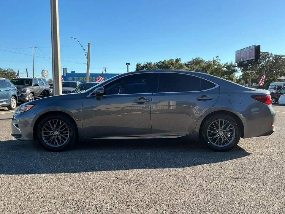 2018 Lexus ES 6th Gen - Image 10 of 20