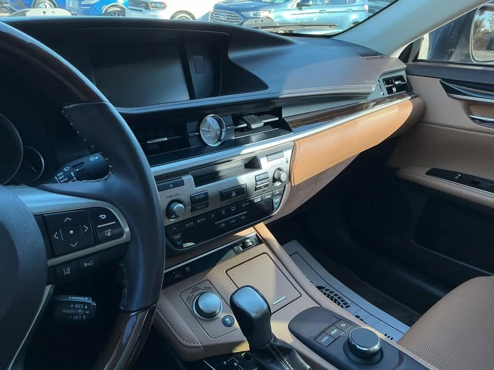 2018 Lexus ES 6th Gen - Image 12 of 20