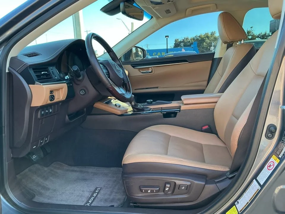 2018 Lexus ES 6th Gen - Image 15 of 19