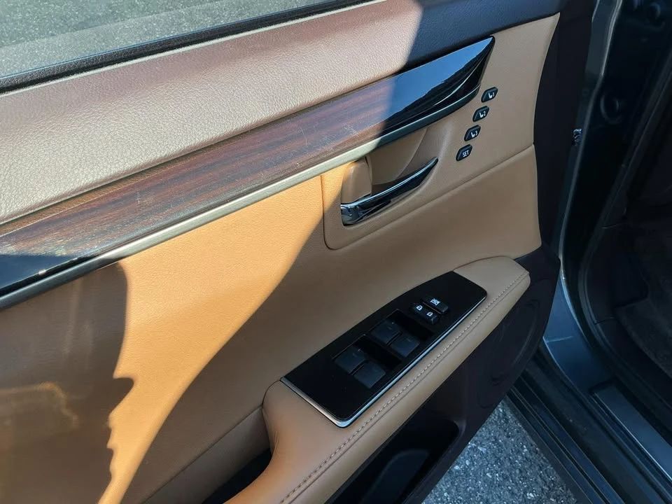 2018 Lexus ES 6th Gen - Image 17 of 19