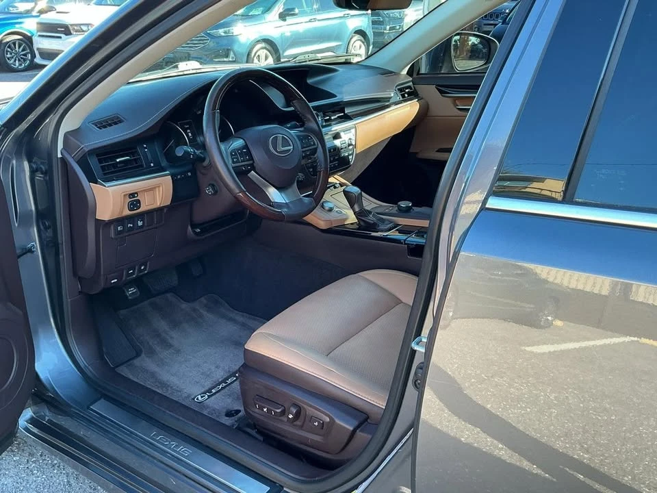 2018 Lexus ES 6th Gen - Image 16 of 19