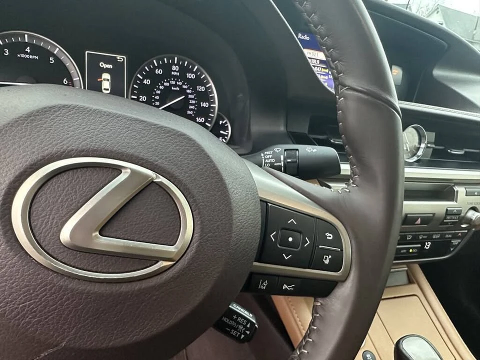 2018 Lexus ES 6th Gen - Image 18 of 19