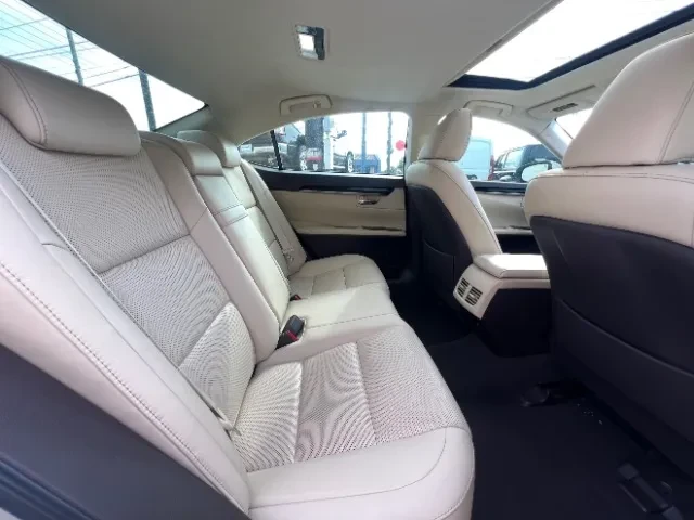 2018 Lexus ES 6th Gen - Image 15 of 16