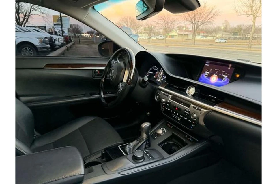 2018 Lexus ES 6th Gen - Image 9 of 18
