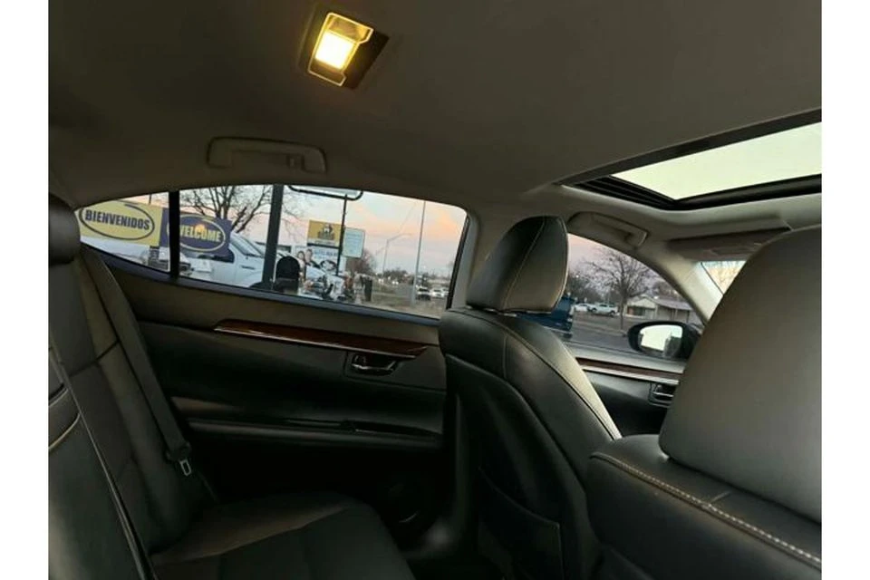 2018 Lexus ES 6th Gen - Image 12 of 18