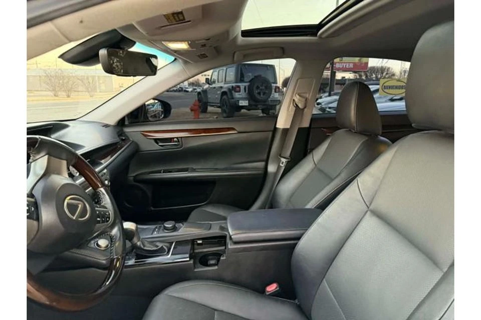2018 Lexus ES 6th Gen - Image 13 of 18