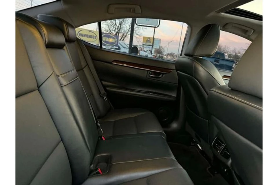 2018 Lexus ES 6th Gen - Image 17 of 18