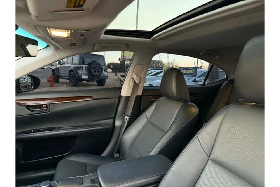 2018 Lexus ES 6th Gen - Image 16 of 18