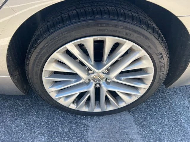 2018 Lexus ES 6th Gen - Image 5 of 17