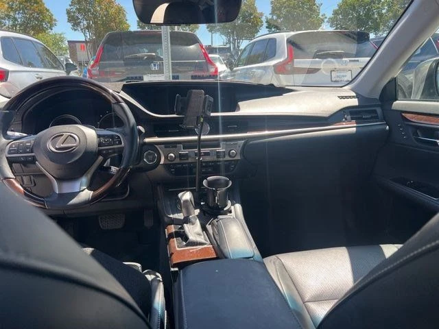 2018 Lexus ES 6th Gen - Image 14 of 17