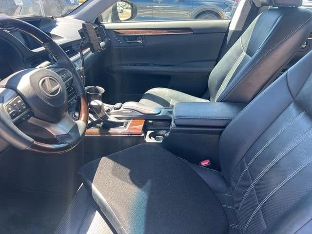 2018 Lexus ES 6th Gen - Image 13 of 17