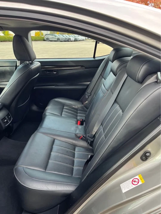 2018 Lexus ES 6th Gen - Image 14 of 19