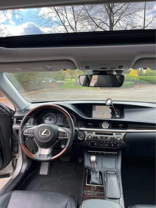 2018 Lexus ES 6th Gen - Image 15 of 19