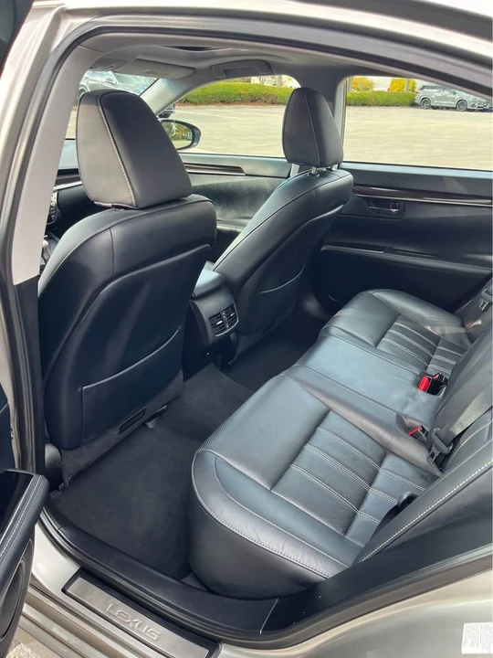 2018 Lexus ES 6th Gen - Image 13 of 19