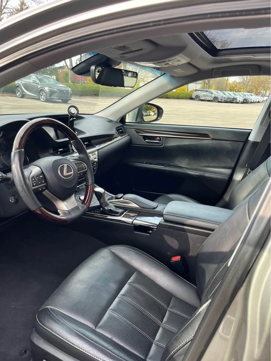 2018 Lexus ES 6th Gen - Image 10 of 19