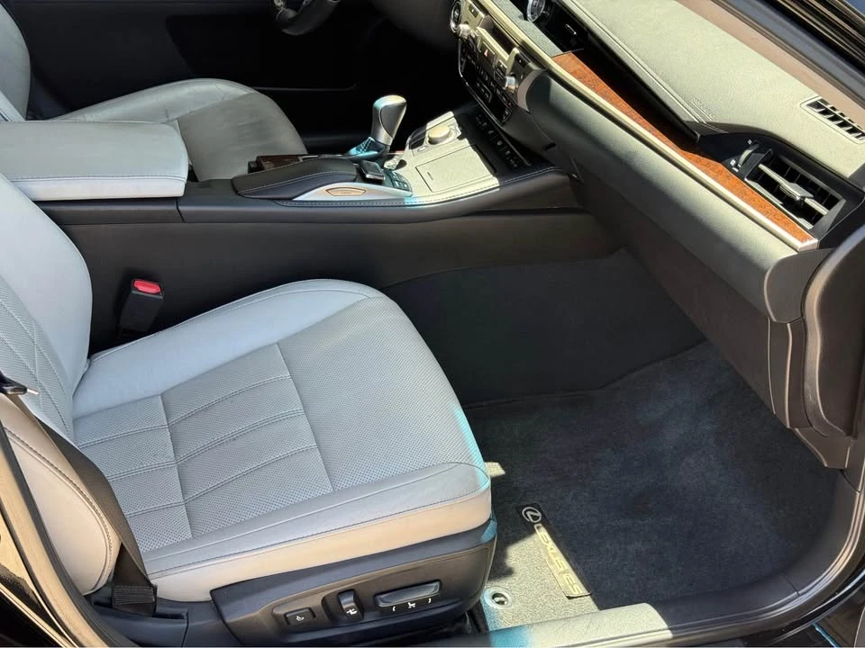 2018 Lexus ES 6th Gen - Image 18 of 19