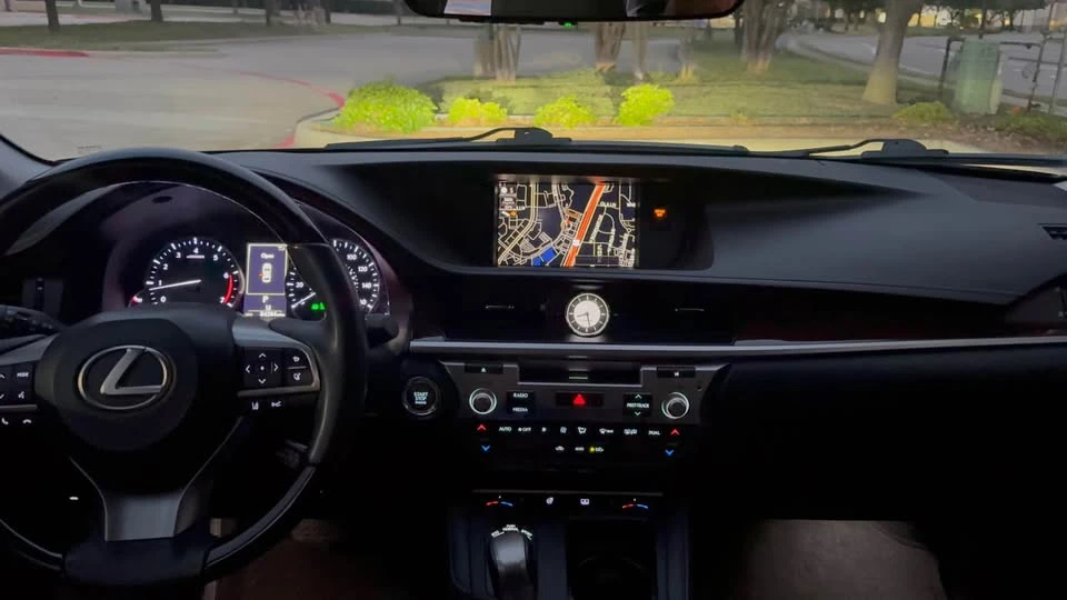 2018 Lexus ES 6th Gen - Image 15 of 19