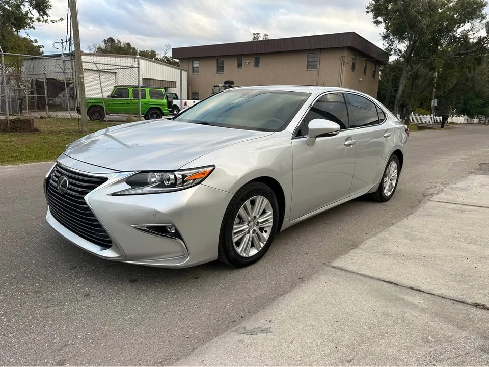 2018 Lexus ES 6th Gen - Image 2 of 11