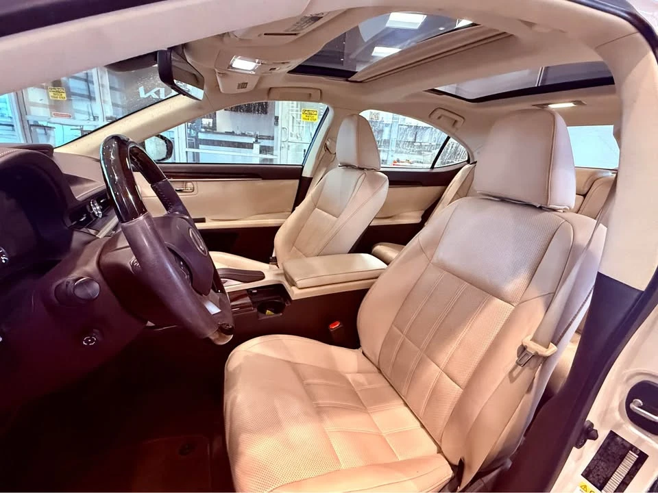 2018 Lexus ES 6th Gen - Image 10 of 15