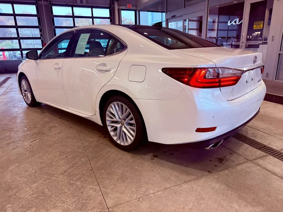 2018 Lexus ES 6th Gen - Image 7 of 15