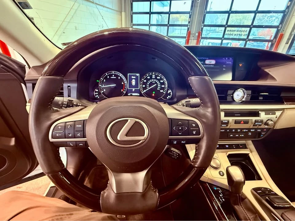 2018 Lexus ES 6th Gen - Image 11 of 15