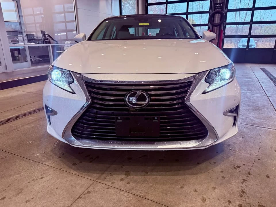 2018 Lexus ES 6th Gen - Image 2 of 15