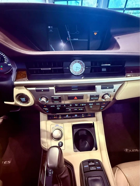 2018 Lexus ES 6th Gen - Image 13 of 15