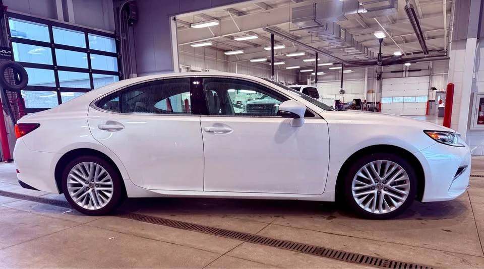 2018 Lexus ES 6th Gen - Image 4 of 15