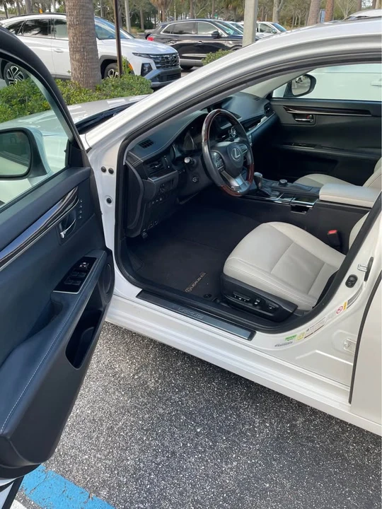 2018 Lexus ES 6th Gen - Image 11 of 20
