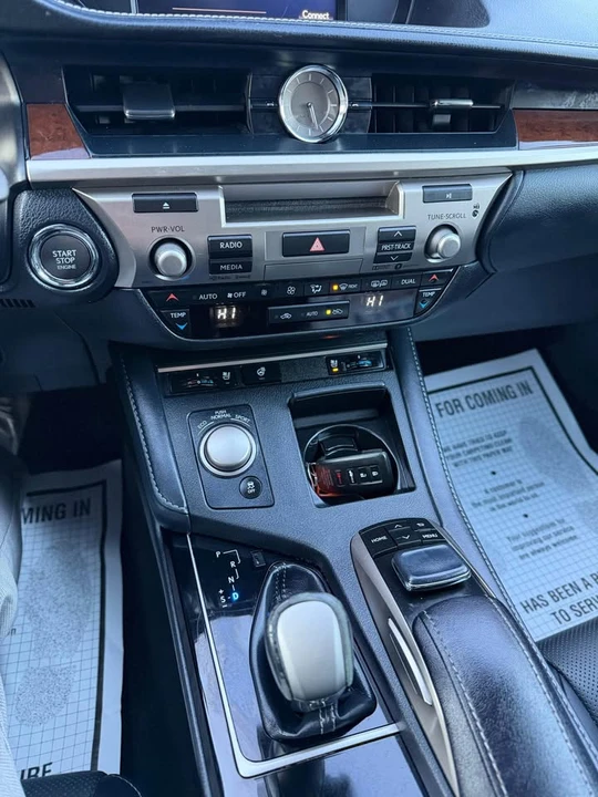 2018 Lexus ES 6th Gen - Image 12 of 20