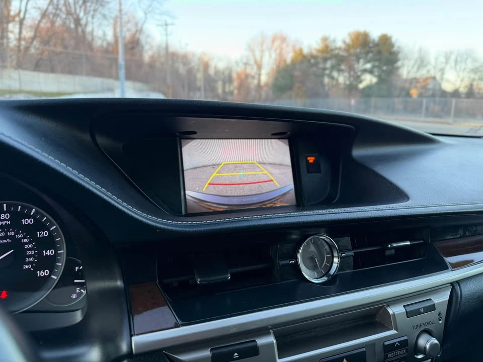 2018 Lexus ES 6th Gen - Image 13 of 20