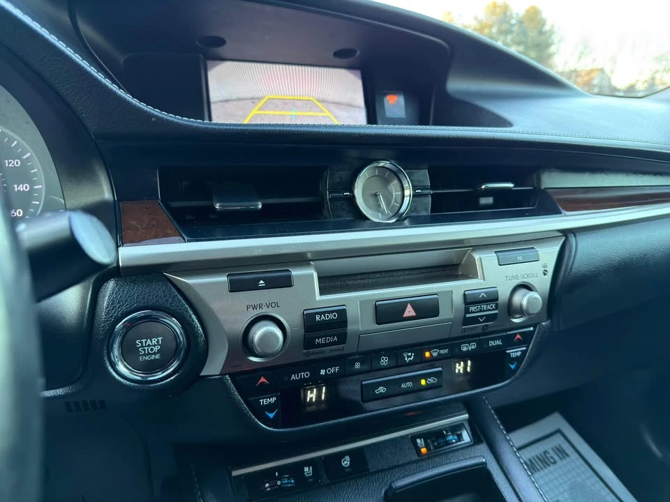 2018 Lexus ES 6th Gen - Image 11 of 20