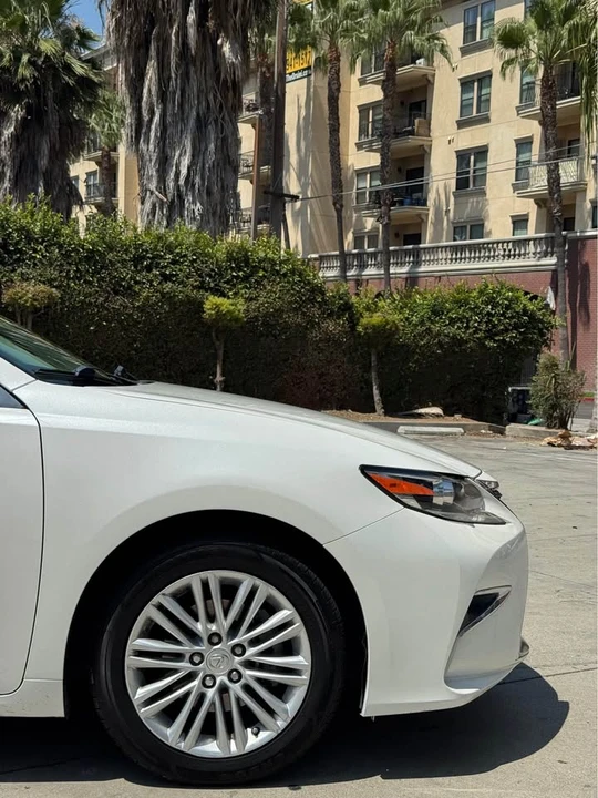 2018 Lexus ES 6th Gen - Image 15 of 20